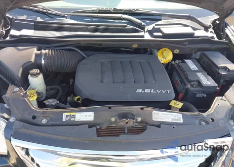 2015 Chrysler Town & Country Touring z USA, uszkodzony, nr VIN 2C4RC1BG7FR694909